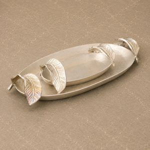 Juego de Bandejas de Servir de Aluminio de Lujo con Diseño de Hojas, Acabado Texturizado, Forma Ovalada Orgánica, Plato Decorativo para una Decoración Elegante del Hogar - Product Image 1