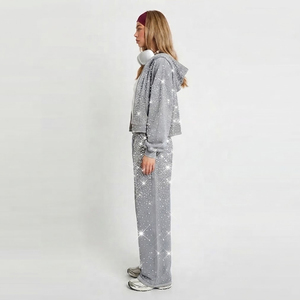 Ensemble de survêtement unisexe en molleton avec sweat à capuche zippé orné de strass surdimensionnés, design gris uni, tissu tricoté respirant, idéal pour l'automne et les tenues décontractées. - Product Image 2