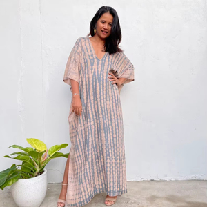 Caftán gris teñido a mano Karen, pieza única, de tela de rayón, vestido informal para estar en casa o en el resort. - Product Image 1