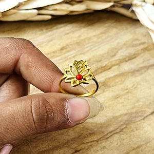 แหวนดีไซน์โบโฮลายดอกบัวสีคอรัล วงทองเหลืองสไตล์ชนเผ่า ชุบทอง 18k สำหรับผู้หญิง แหวนดอกไม้สไตล์วินเทจ สวยงาม เหมาะสำหรับขายส่ง/OEM/ODM - Product Image 2
