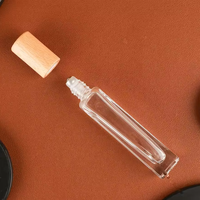 Vente en gros de flacons de parfum portables miniatures rechargeables en verre de 10 ml et 15 ml, avec vaporisateur et atomiseur, couvercle en bois, pour échantillons de parfum