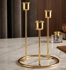 Juego de 3 Portavelas de Hierro Dorado sin Llama, Modernos, para Decoración del Hogar en Navidad y Pascua - Product Image 1