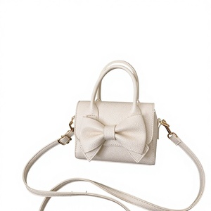 Bolso de Mano Pequeño de Cuero PU con Textura de Lichi y Lazo 3D Brillante, Cierre Magnético, Estilo Dulce, Bolso de Hombro/Bandolera - Product Image 4