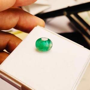 มรกตธรรมชาติจากแซมเบีย รูปทรงวงรี น้ำหนัก 5.55 กะรัต คุณภาพดี สีเขียวสวยงาม ขัดเงาอย่างสมบูรณ์แบบ เหมาะสำหรับทำเครื่องประดับ - Product Image 2