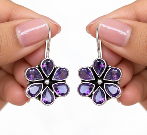 Boucles d'oreilles pendantes florales en argent oxydé |   Boucles d'oreilles pendantes multicolores en pierres précieuses |   Bijoux indiens faits à la main pour femmes, pour les fêtes | - Product Image 3