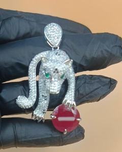 Colgante de leopardo con rubí rojo y moissanita, plata 925 chapada en oro blanco de 14K, estilo hip hop, joyería con incrustaciones de diamantes. - Product Image 3