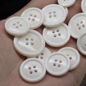 En stock, boutons ronds plats de haute qualité à 4 trous, en os blanc, taille complète, boutons en os de vache véritable pour costumes, artisanat naturel - Product Image 6