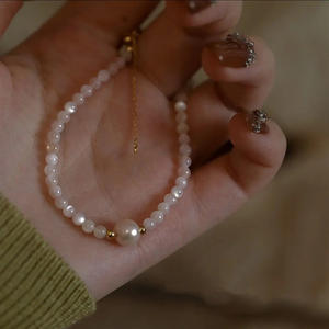 Bracelet en perles d'eau douce de style rétro, design haut de gamme avec une élégance simple, niche artisanale de luxe - Product Image 3