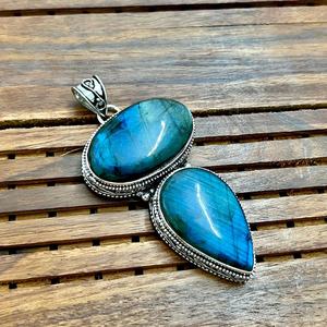 Pendentif en pierre précieuse labradorite en argent Sterling 925, bijoux de luxe faits à la main, collier élégant, cadeau pour femmes, bijoux fins - Product Image 1