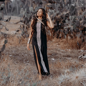 Vestido largo de algodón negro estilo bohemio con flecos geométricos y abertura lateral alta - Product Image 1