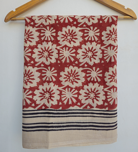 Paréo de plage en coton fait main à imprimé floral rouge, style bohème, couverture de maillot de bain, écharpe indienne imprimée à la main, idéal pour les vacances. - Product Image 1