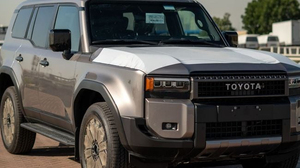 รถยนต์โตโยต้า ปราโด ปี 2025 ใหม่เอี่ยม เครื่องยนต์ดีเซล 4.1-6 ลิตร เทอร์โบ ไอ-ฟอร์ซ เกียร์อัตโนมัติ พวงมาลัยซ้าย หลังคาพาโนรามิกสีดำ ไฟ LED ล้ออัลลอย ภายในตกแต่งด้วยหนัง - Product Image 6