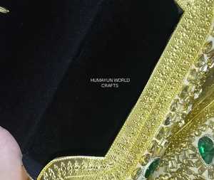 Pochette élégante en forme de cylindre avec travail Kundan, fabriquée à la main pour les mariages, les fêtes et les occasions festives avec style. - Product Image 3
