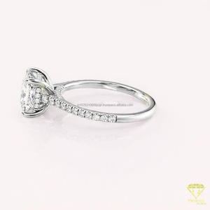 Anillo de Compromiso Vintage con Halo Oculto de Corte Ovalado, Anillo de Boda Solitario con Engaste de Garras Chapado en Oro de 14K con Diamantes Cultivados en Laboratorio - Product Image 2