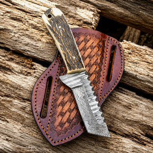 Couteau de chasse artisanal en acier Damas avec manche en corne, lame fixe, fourreau en cuir - Product Image 4
