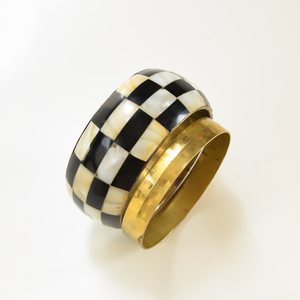 Bracelet pour femme en résine bleu bleuet plaqué métal, forme boule, style punk tendance - Product Image 1