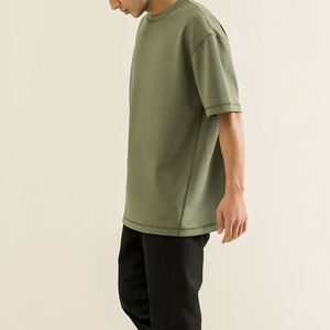 เสื้อยืดคอกลมแขนสั้นผู้ชายทรงโอเวอร์ไซส์สีพื้นผ้าถักสวมใส่สบายๆ - Product Image 1