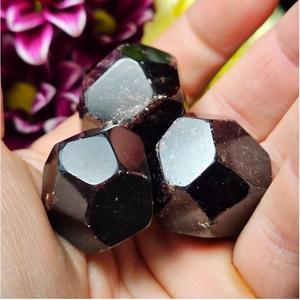 Chakralume - Esfera de Cristal de Granate Rojo Natural, Dodecaedro Facetado, Bola de Cristal Pulida, Piedra Curativa, Reiki, Meditación, Feng Shui - Product Image 3