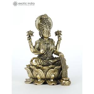 Escultura de latón superfino hecha a mano de 3,7 pulgadas de la diosa Lakshmi sentada en loto para regalos en el hogar y uso en el templo Hecho EN LA India - Product Image 3