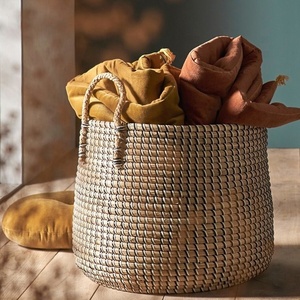 Prix direct d'usine paniers de rangement en jonc de mer Offre Spéciale tissés à la main OEM variété de conceptions panier de jardinière en jonc de mer du Vietnam - Product Image 2