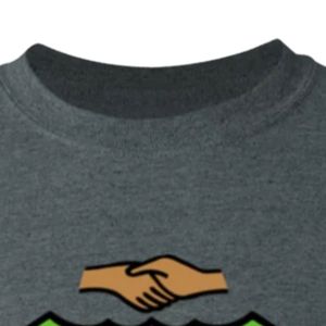 Camiseta de Manga Larga Color Gris Carbón con Estampado Gráfico de Escudo con Letras Griegas, Cuello Redondo, Estilo Casual, Ropa Urbana para Uso Diario - Product Image 6