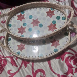 Plateau de service décoratif poli et durable avec poignées, décoration de table basse ottomane, style coquille en rotin, artisanat en bois d'Inde - Product Image 3