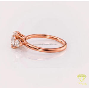 Anillo de compromiso de tres piedras con diamante cultivado en laboratorio de corte cojín en oro rosa de 14K con piedras laterales en forma de pera, anillo de promesa de boda - Product Image 2