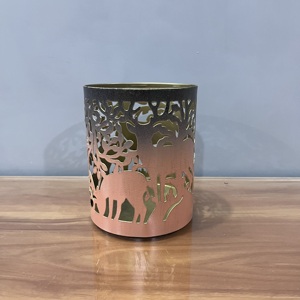 เชิงเทียนเหล็กพร้อมลวดลายสลักสีดำและสีส้ม รูปแบบสัตว์ สำหรับตกแต่ง - Product Image 3