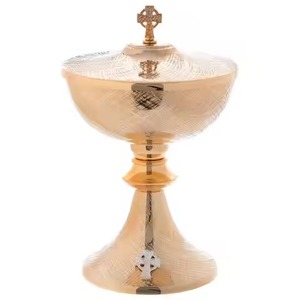 Portaostión de Latón Hecho a Mano para la Adoración Cristiana y los Rituales de la Iglesia - Product Image 5