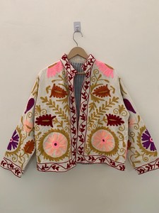 Chaqueta blanca de algodón con bordado Suzani hecho a mano para mujer, elegante diseño floral con hilo, estilo bohemio, abierta por delante, corta. - Product Image 3