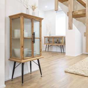 Vitrine à 4 portes en bois de sapin et verre cannelé Vandana Radiant Prime - Product Image 3