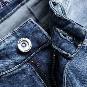 Shorts en jean taille haute pour homme, coupe droite oversize, avec logo de créateur, ourlet brut, strass et délavé - Product Image 4