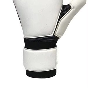 Guantes de Portero de Fútbol Unisex, Servicio OEM, Fabricación Profesional, Transpirables, de Látex, Antideslizantes, con Correa de Muñeca Ajustable - Product Image 6