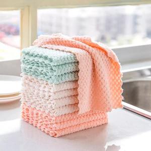 Chiffon de nettoyage personnalisé en microfibre non tissée pour hôtels et restauration, séchage rapide, 300-700 GSM, pour le nettoyage domestique, la cuisine, l'intérieur et le nettoyage des voitures - Product Image 1