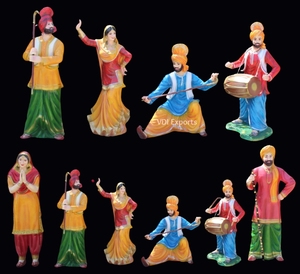 Ensemble de 7 statues culturelles punjabi – Sculptures d'art populaire Bhangra Giddha pour la décoration de mariages indiens et le style des événements thématiques - Product Image 1
