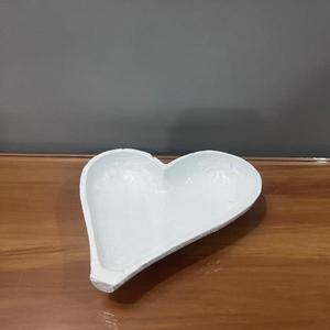 Artisan Design Heart Shaped Aluminium Decorative Tray Modern Design Valentine'S Day Gift White Single Piece Living Room - Product Image 1