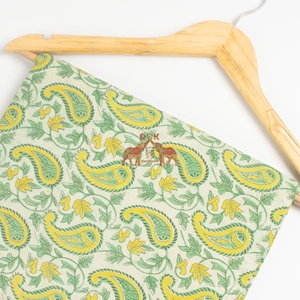 Tissu en coton cambriqué imprimé floral Dabu Sanganeri fait main pour chemises de filles - Product Image 4