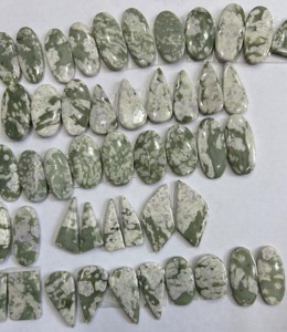 Lote al por mayor de cabujones de jade natural de grado AAA+ en forma de par, gemas Trimurti de forma mixta y tamaño personalizado, mejor valor. - Product Image 3