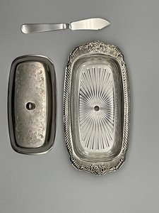 Beautiful vintage ornate silver plated metal lidded butter dish. This has a loverly engraved floral pattern on top of the lid. - Product Image 2
