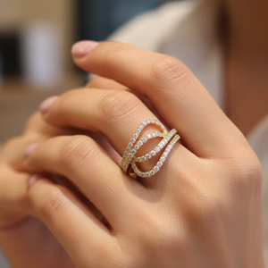 Bague ouverte tendance en or, motif vague, scintillante, spirale infinie, bijou géométrique minimaliste pour anniversaire - Product Image 1