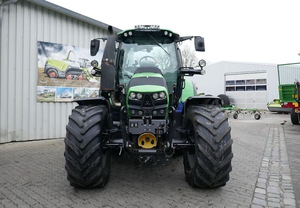 Tractor Agrícola Deutz-Fahr AgroTron 6150.4 TTV70HP 4WD de Alta Calidad con Transmisión por Engranajes, Bomba de Motor y Caja de Cambios para Alta Productividad - Product Image 4
