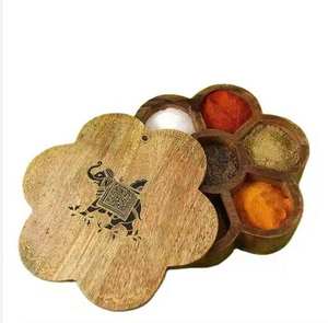 Caja de especias de madera con recipiente de latón para cocina, con cuchara, caja de especias de latón hecha a mano para cocina - Product Image 1