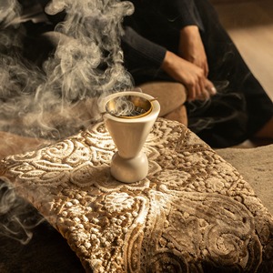 Brûleur d'encens en résine fait main, diffuseur aromatique artisanal, toutes saisons - Product Image 5