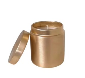 Pot à bougie décoratif en métal antique avec finition artistique pour l'affichage des bougies et la mise en scène d'événements - Product Image 2