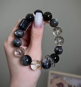 Pulsera de Resina de Lujo Elaborada con Técnicas Artesanales Únicas, Elegante Accesorio para la Muñeca para Mercados de Moda Globales - Product Image 2