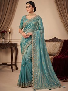 Sari en satin de soie pur et doux Fandy avec broderie Dana véritable, travail de sequins et bordure ajourée, accompagné d'un chemisier de créateur lourd. - Product Image 1
