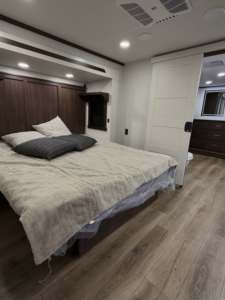 Suelo Vinílico de Lujo para Autocaravanas, Ligero y Cómodo para Viajes, Campamentos y Aventuras al Aire Libre, Precio al por Mayor - Product Image 2