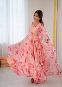 Robe en soie organza royale, robe en soie imprimée numériquement de qualité supérieure, robe élégante faite main, robe de créateur à manches longues avec dupatta et pantalon - Product Image 2