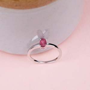 Anillo Solitario de Plata de Ley 925 con Rubí Ovalado Natural de 4 Puntas, Joyería Fina, Memoria Jewels, Venta al Por Mayor - Product Image 2