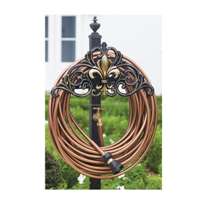 Support mural élégant pour tuyau en fer pour les maisons modernes offrant un aspect propre et organisé pour l'espace extérieur - Product Image 2